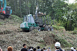 高性能林業機械実機研修会