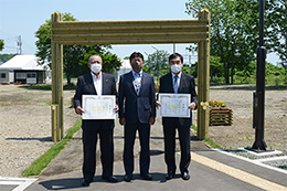 O&Dウッド製品、白老町に寄贈