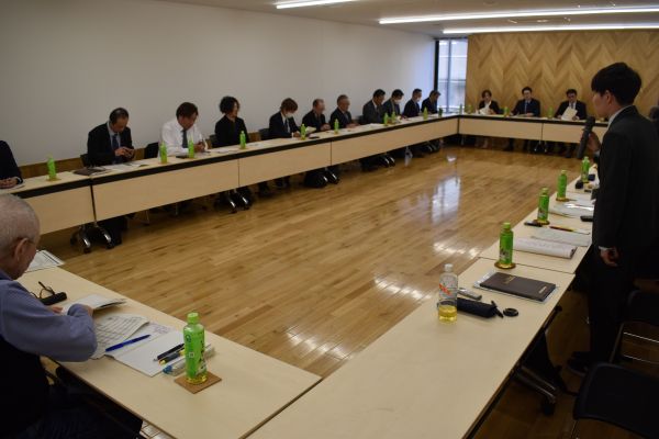 �J������