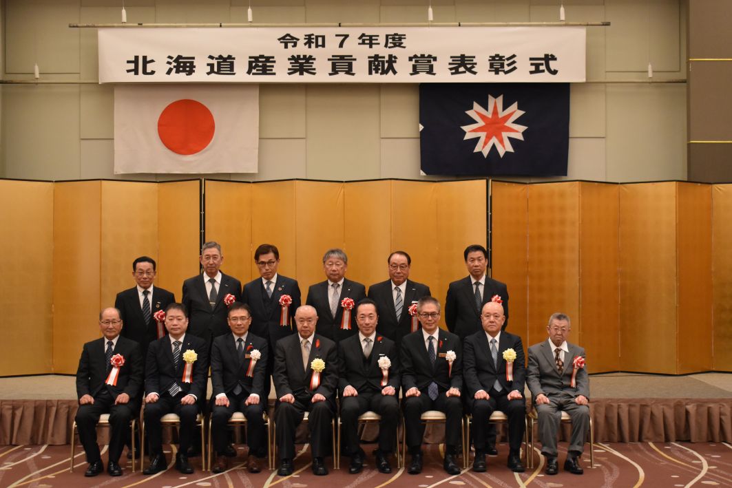 �k�C���Y�ƍv���ܕ\���@�X�тÂ�����J�҂P�O�l